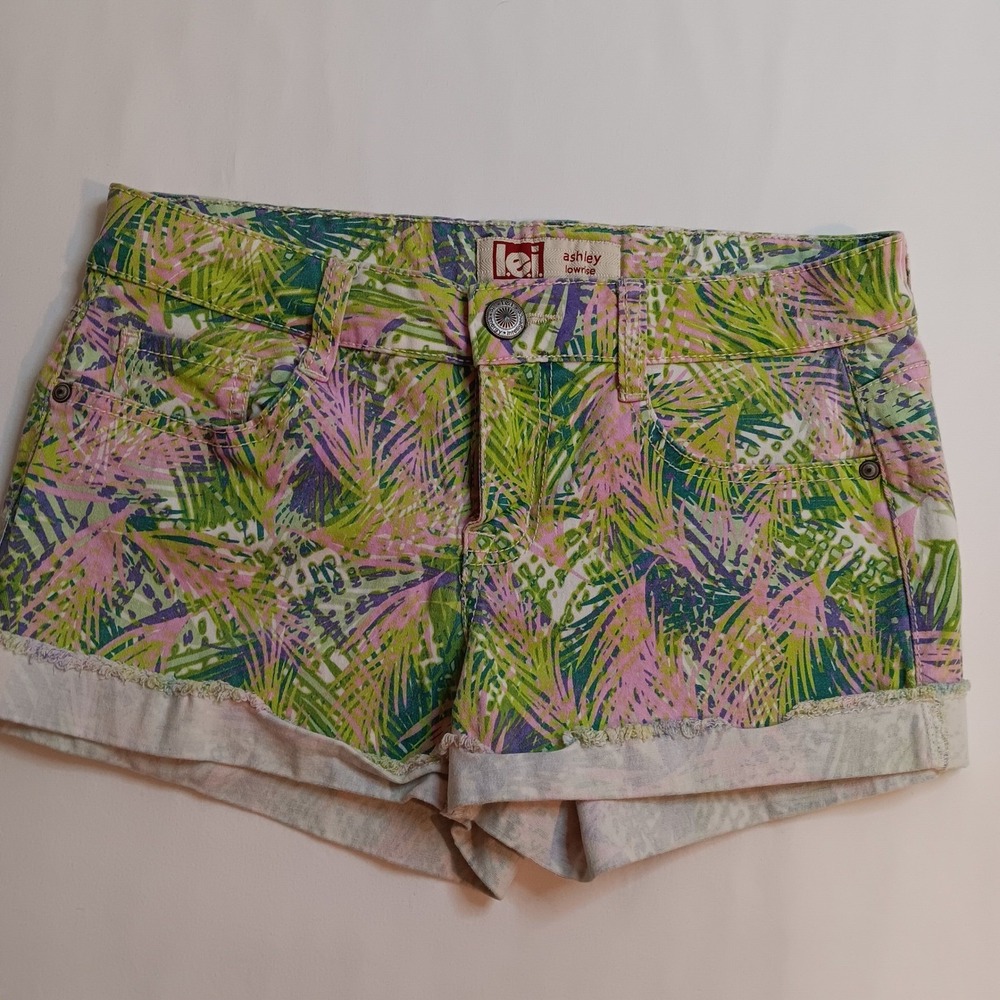 l.e.i. Ashley Lowrise Palm Leaf Print Cuffed Jean Shorts Size 7 Junior Casual